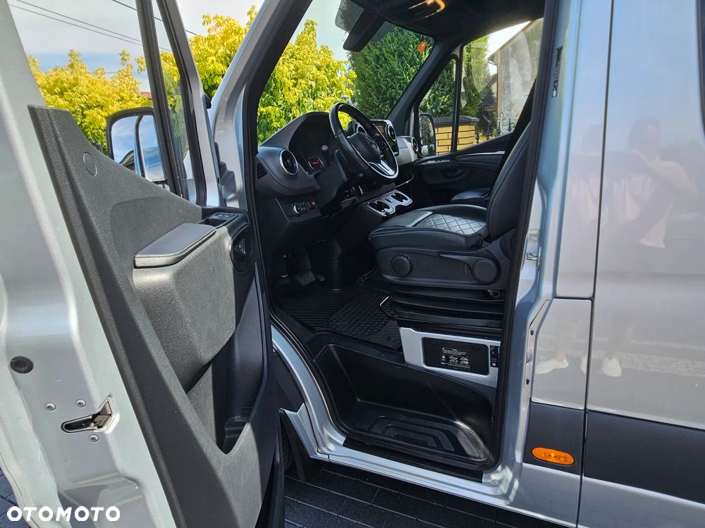Mercedes-Benz Sprinter - 25
