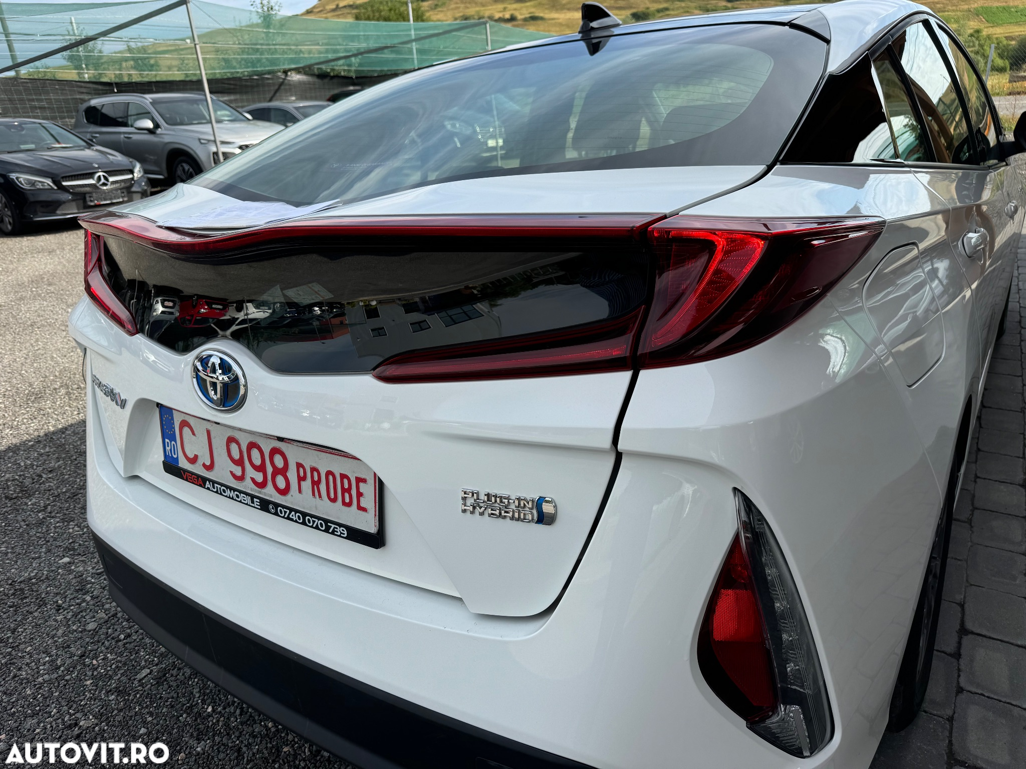 Toyota Prius Plug-in Hybrid Solar - 32