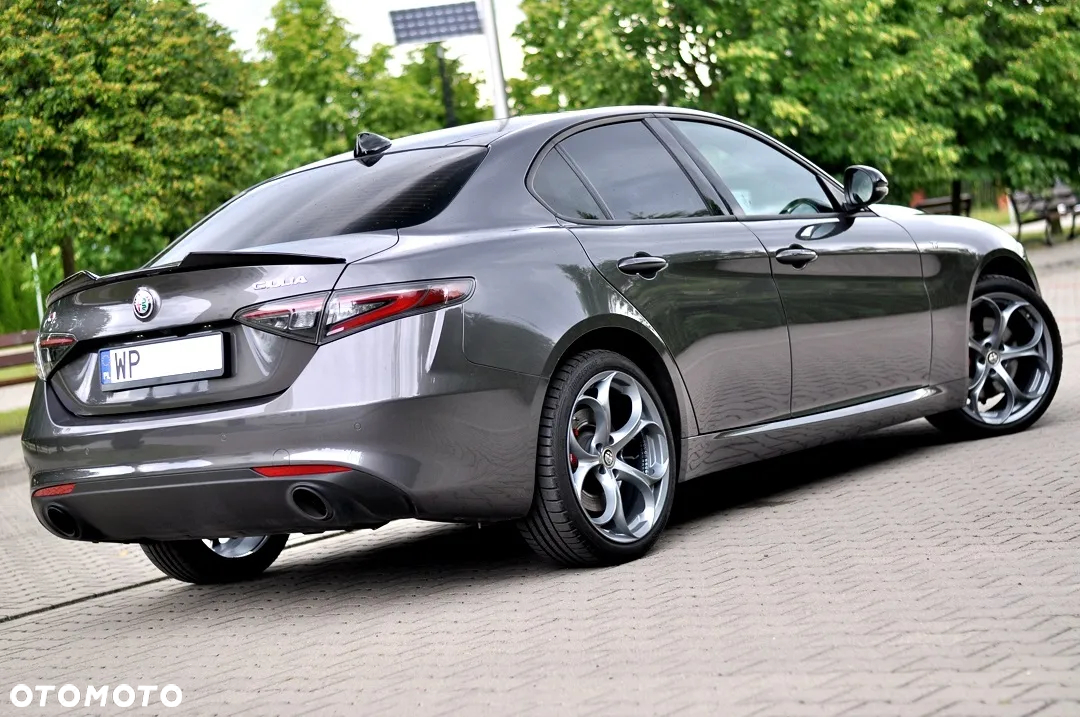 Alfa Romeo Giulia 2.0 Turbo 16V AT8-Q4 Ti - 12