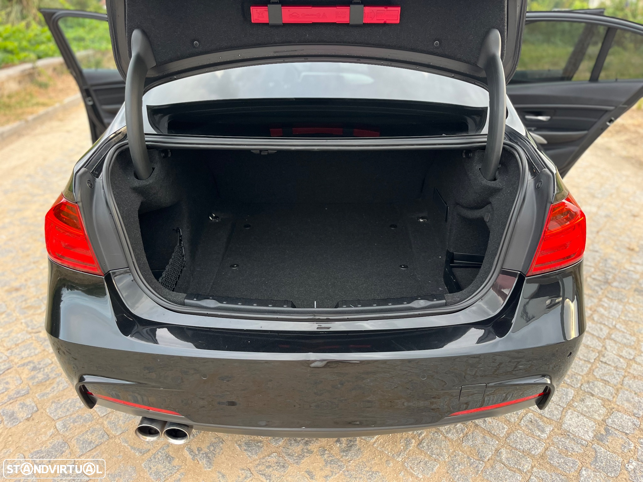 BMW 318 d Sport - 14