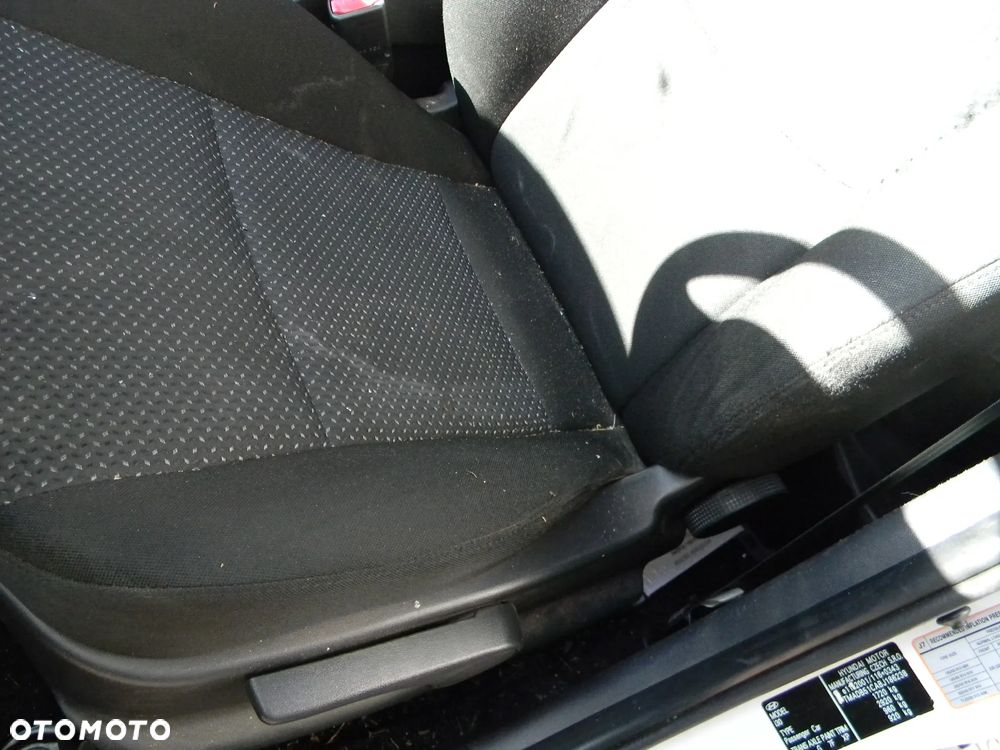 fotele fotel lewy prawy HYUNDAI i30 5D Europa airbag - 5