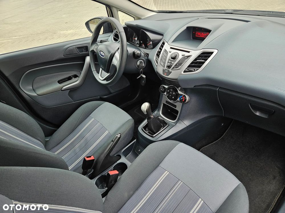 Ford Fiesta 1.4 Ghia - 8