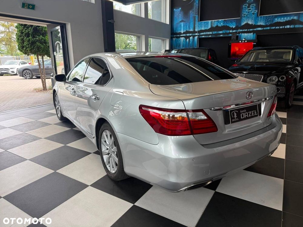 Lexus LS - 4