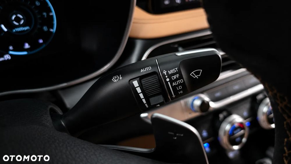 Genesis G70 2.0T Plus AWD 8AT Luxury - 15