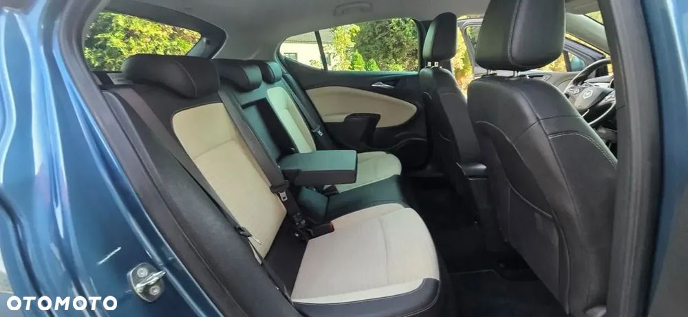 Opel Astra 1.4 T Dynamic S&S - 35