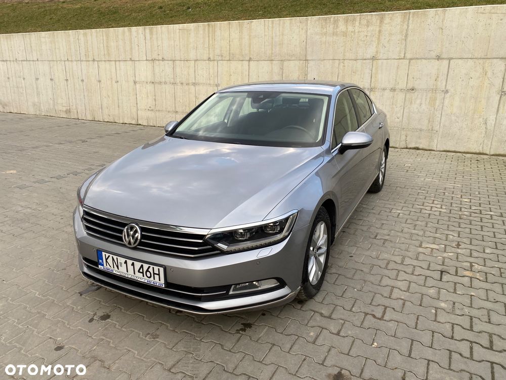 Volkswagen Passat - 1