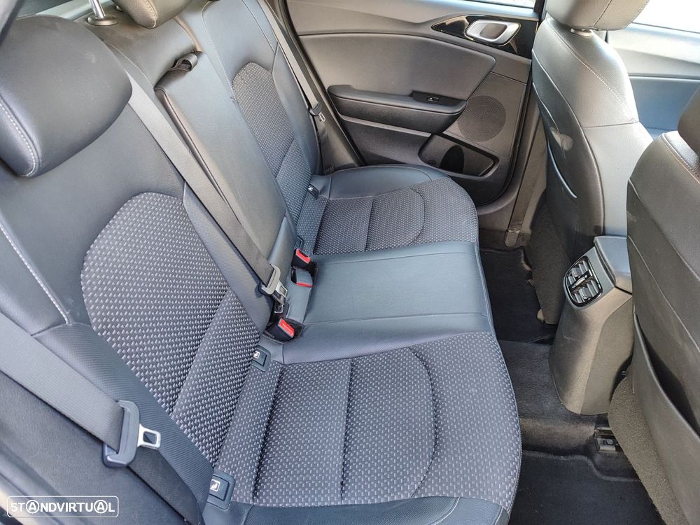 Kia Ceed - 8