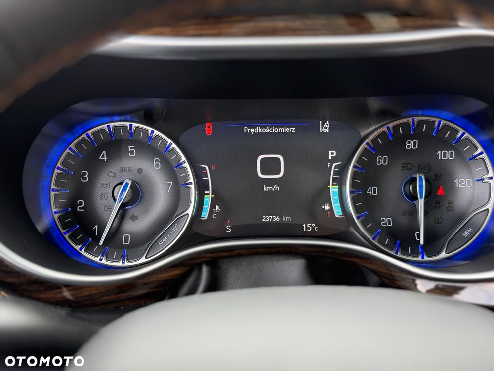 Chrysler Pacifica - 14