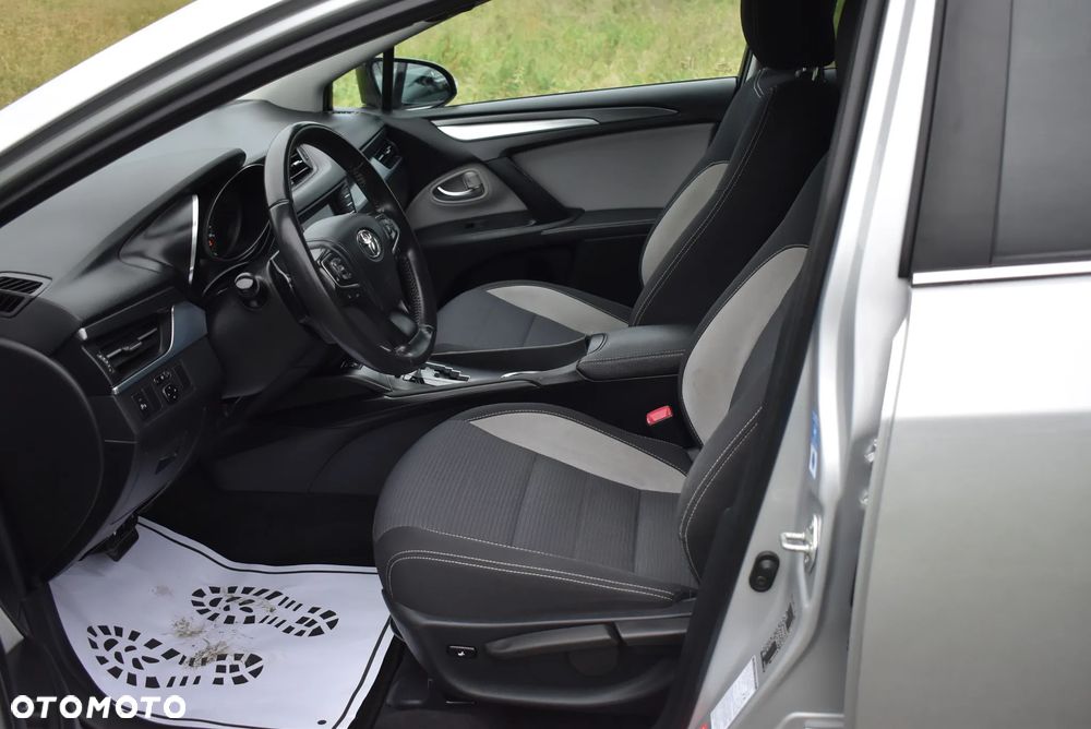 Toyota Avensis - 24