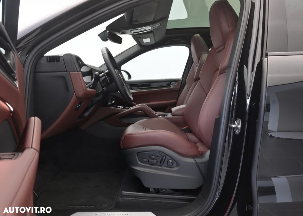 Porsche Cayenne Coupe E-Hybrid - 8