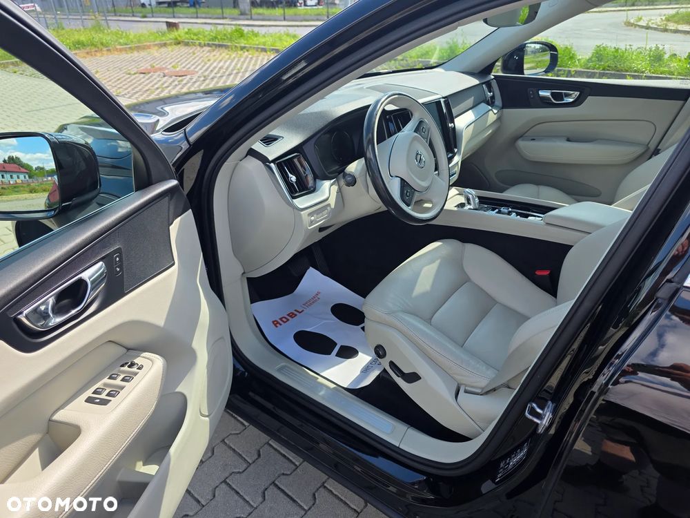Volvo XC 60 T8 AWD Plug-In Hybrid Momentum - 9