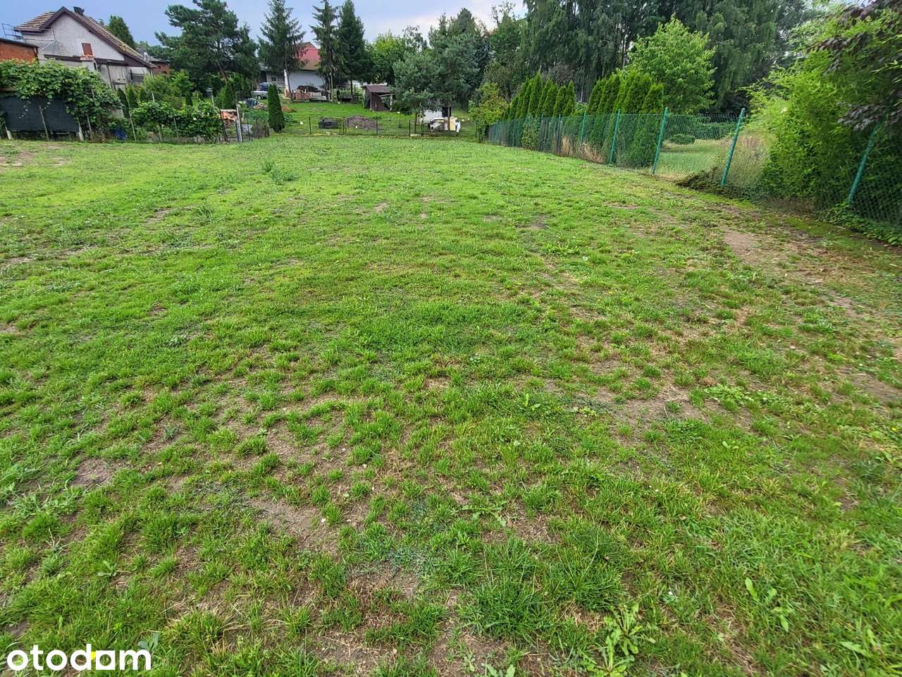 Działka 940 m² w centrum z mediami w dzielnicy domów jednorodzinnych - Pełny obrazek: 2/5