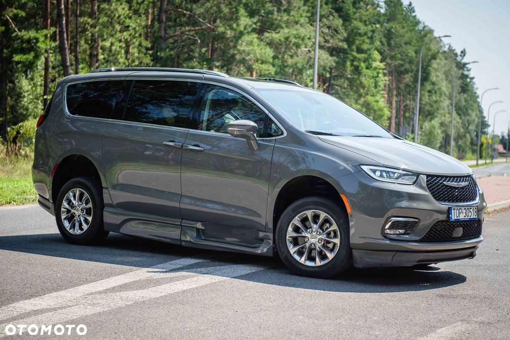 Chrysler Pacifica - 8
