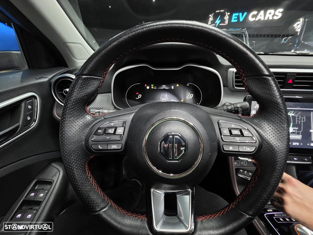 MG ZS EV 72.6 kWh Luxury OBC 11 kW - 27