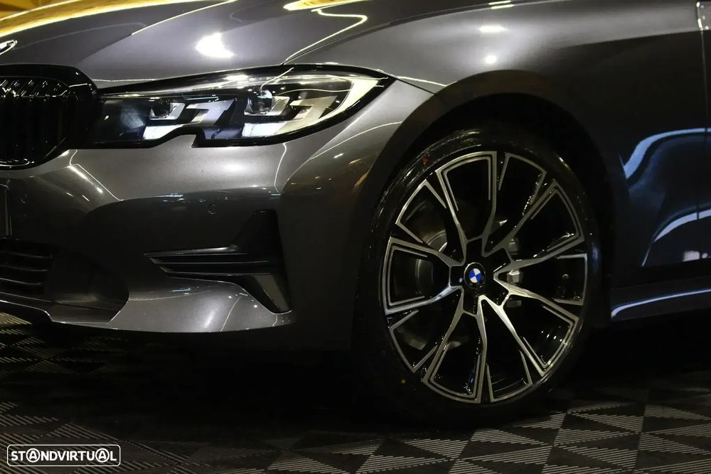 BMW 318 d Line Luxury Auto - 3