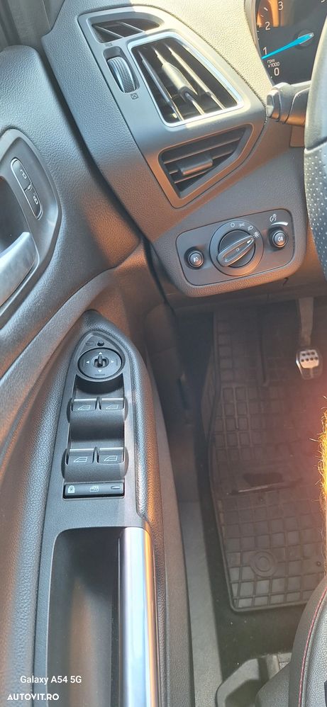 Ford Kuga - 11