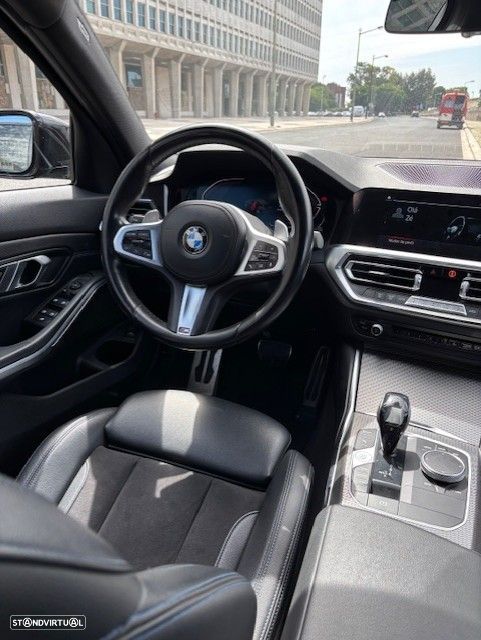 BMW 320 d Pack Desportivo M Auto - 11