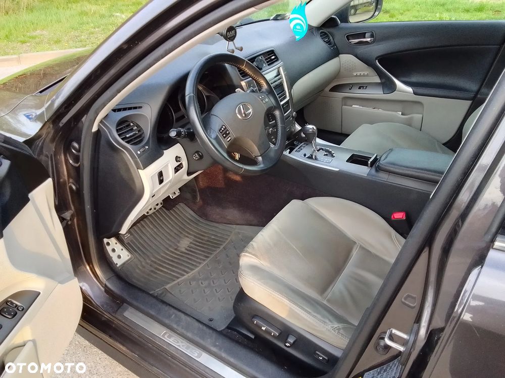 Lexus IS 250 Prestige - 12