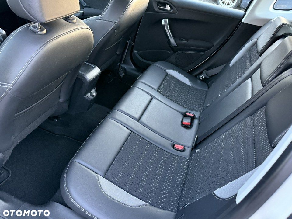 Peugeot 2008 120 VTI Allure - 36