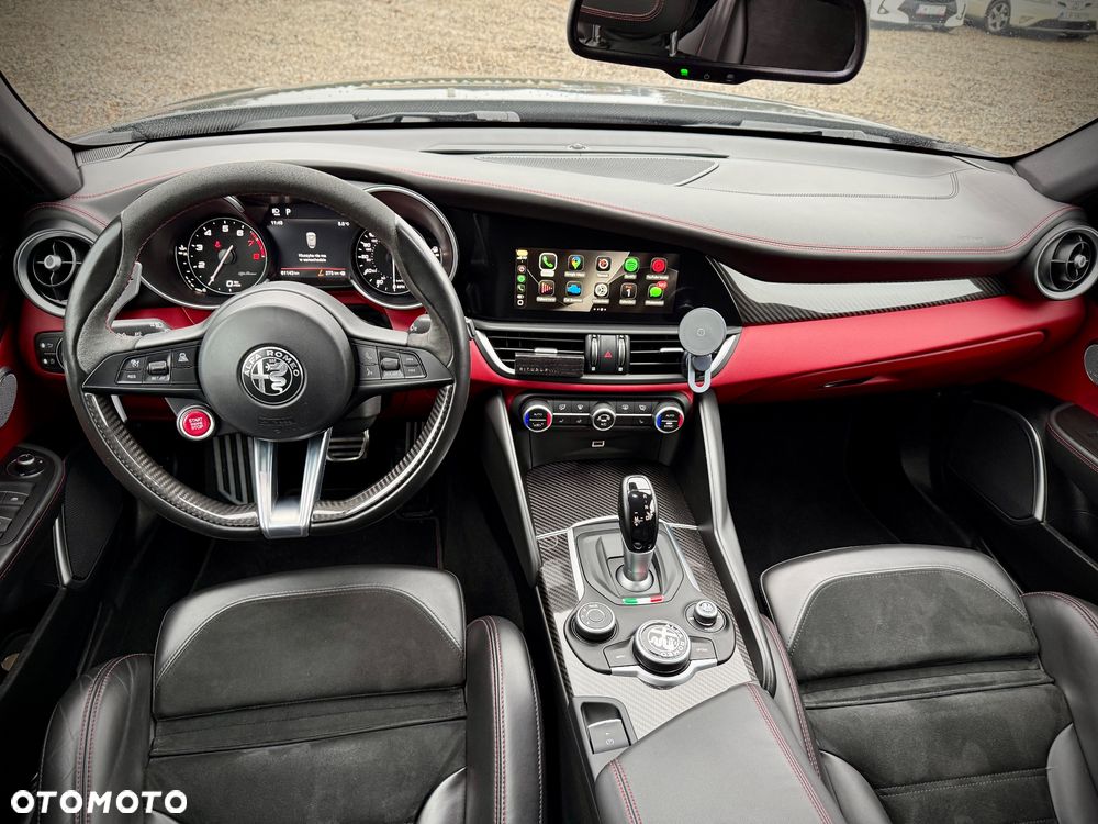 Alfa Romeo Giulia 2.9 V6 Bi-Turbo AT8 Quadrifoglio - 11