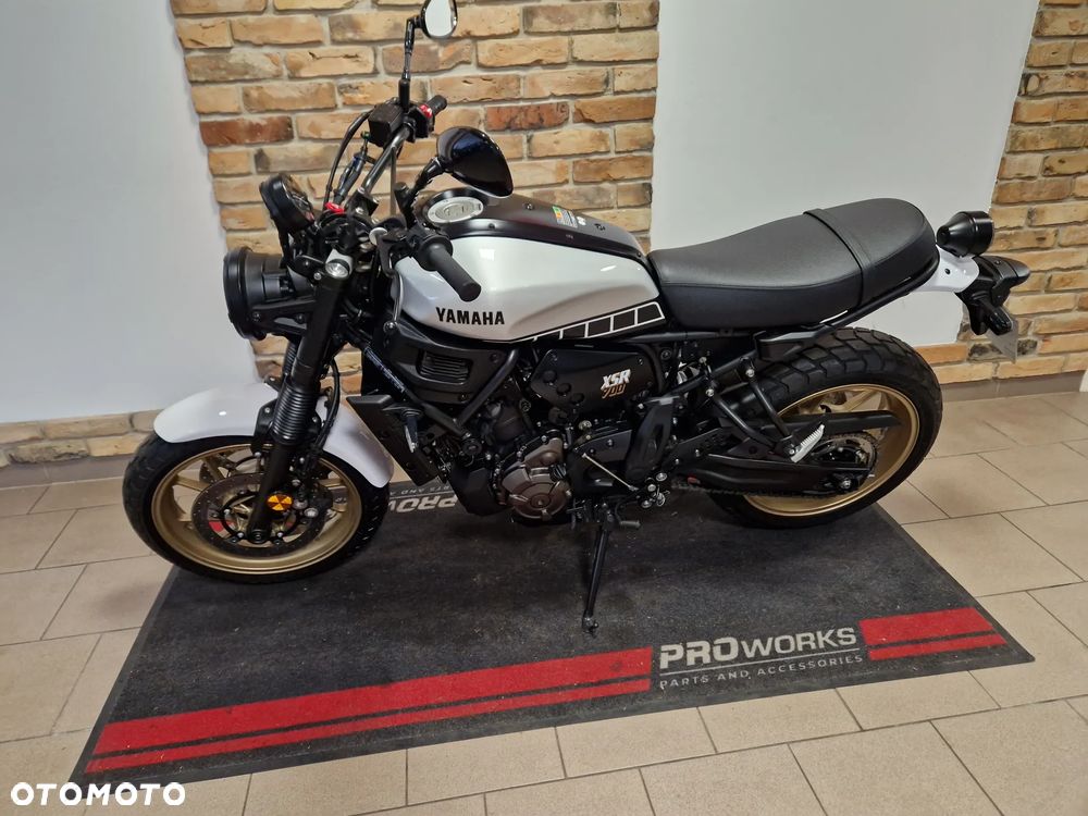 Yamaha XSR - 9