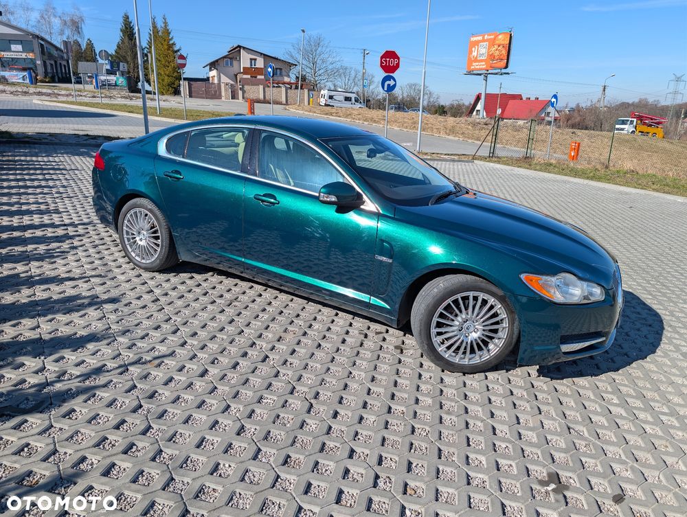 Jaguar XF 2.7 V6 D Luxury - 4