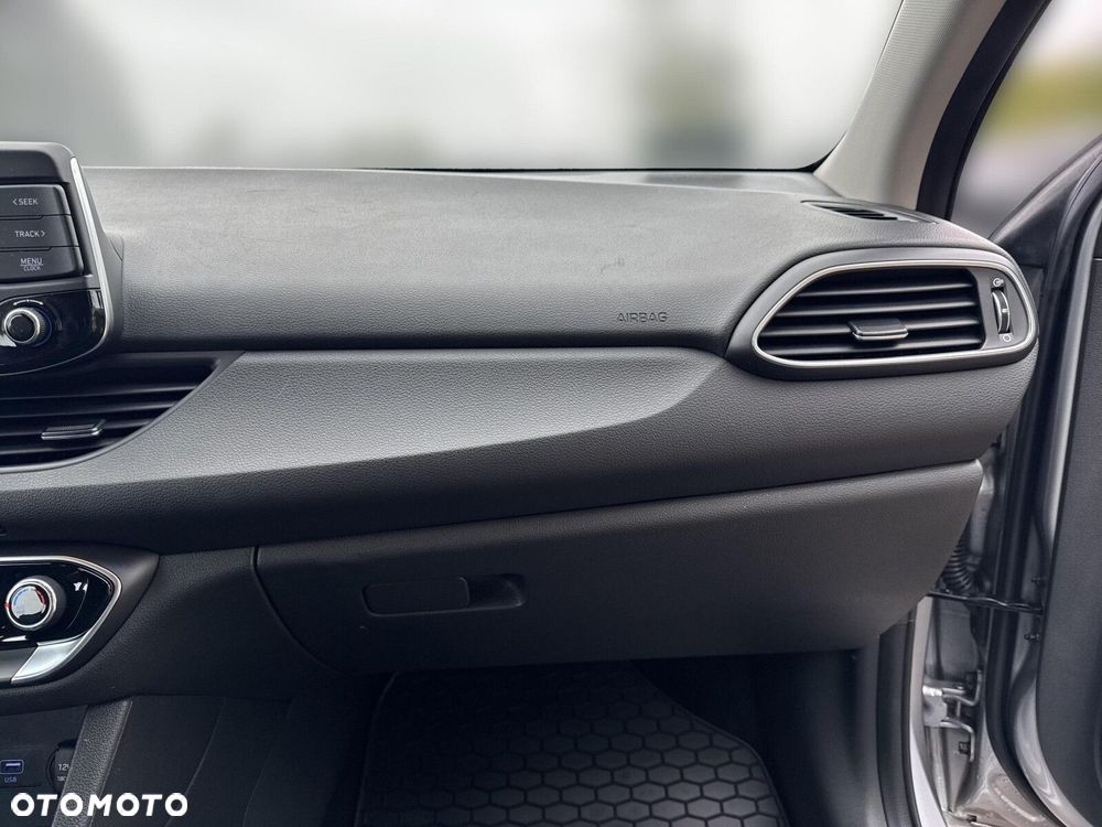 Hyundai i30 1.5 DPI Classic + - 37