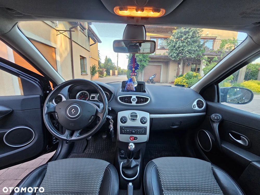 Renault Clio - 12