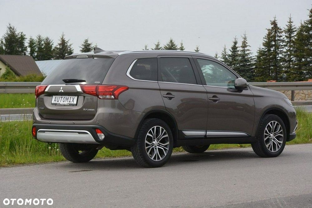 Mitsubishi Outlander 2.2 DI-D Instyle SDA 4WD - 7
