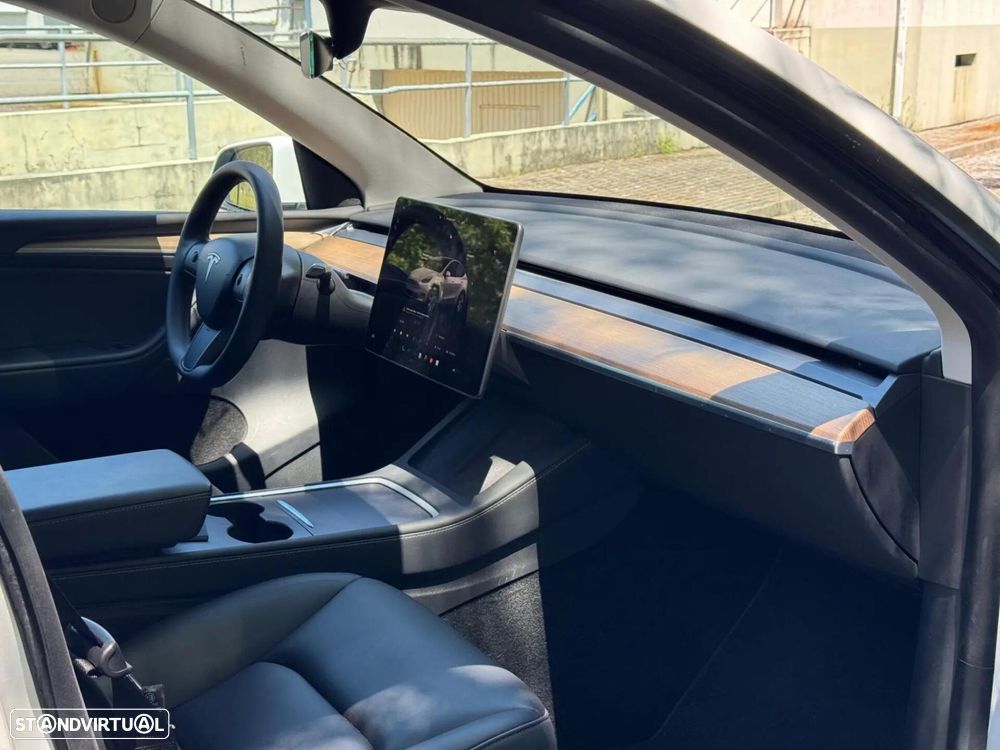 Tesla Model Y Long Range Dual Motor AWD - 23