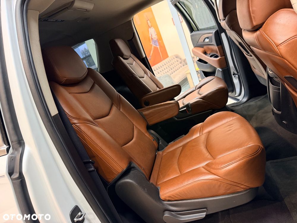 Cadillac Escalade - 34