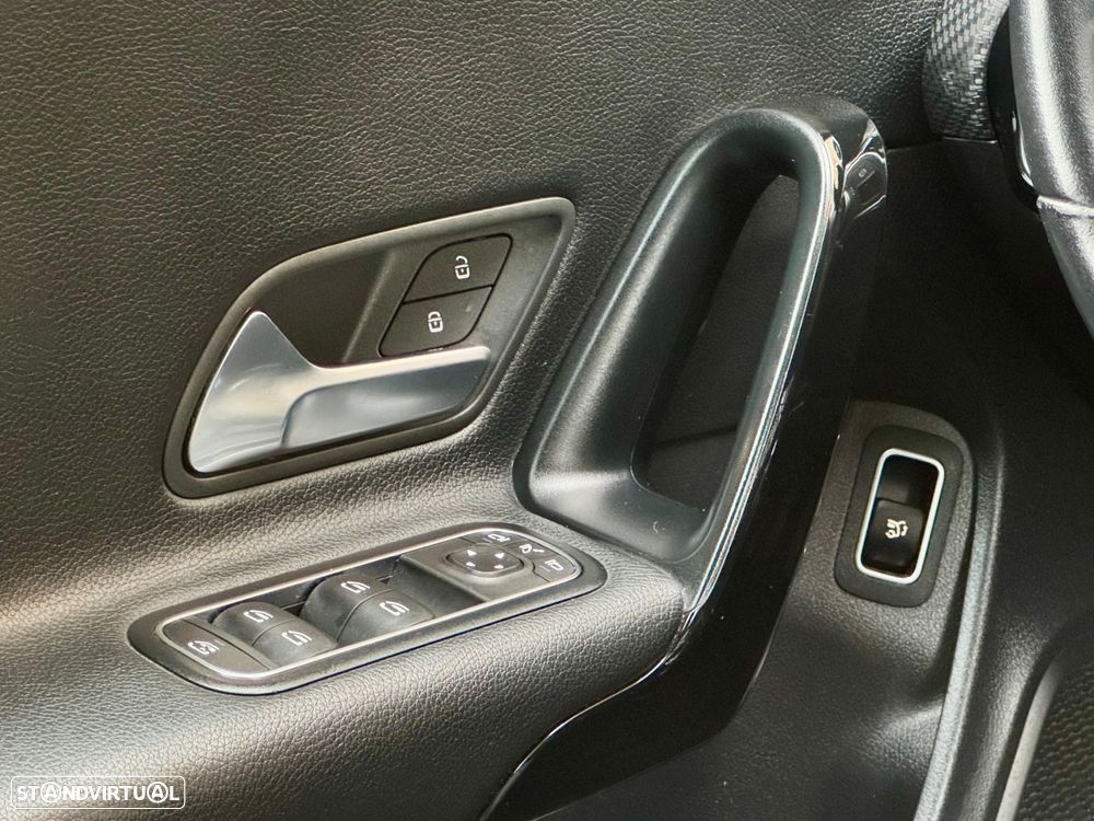 Mercedes-Benz CLA 180 - 40
