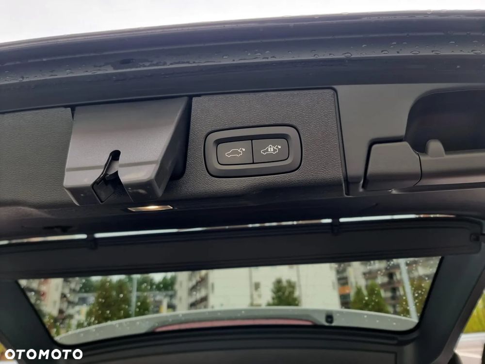 Volvo XC 60 D5 SCR AWD Momentum - 31