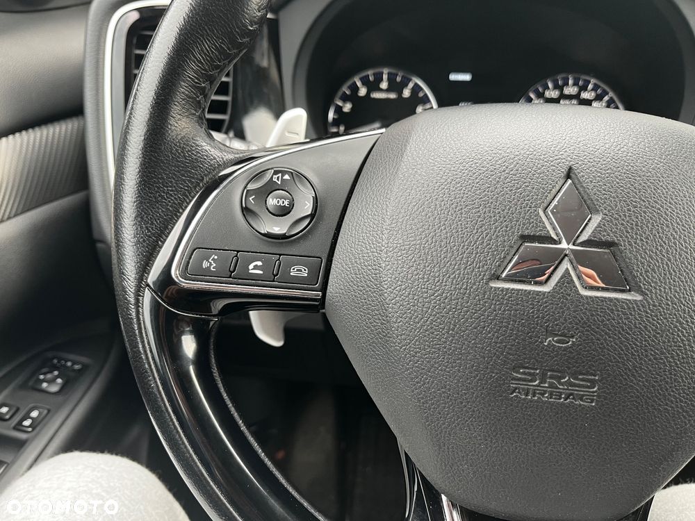 Mitsubishi Outlander - 12