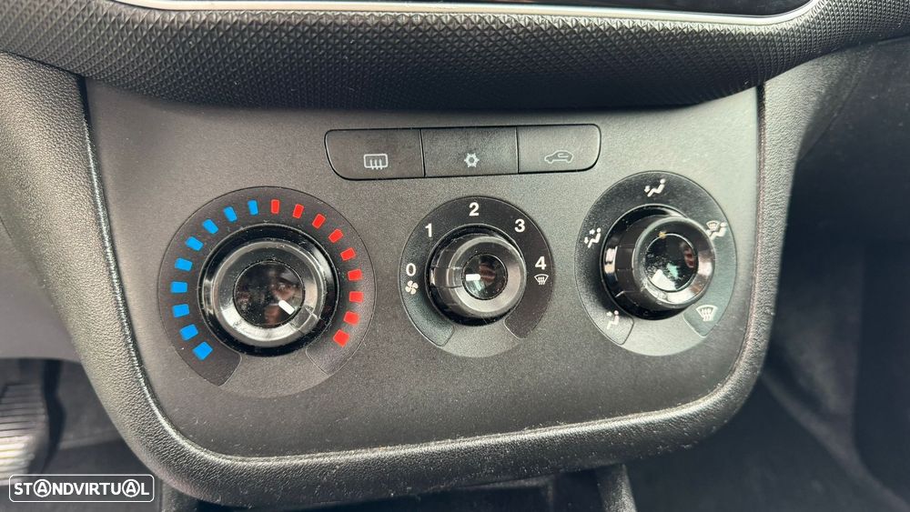 Fiat Punto 1.2 Lounge S&S - 30