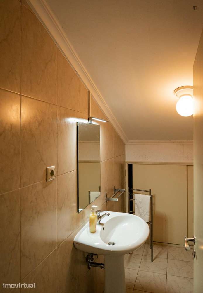 Quarto - localizado em Paranhos Porto - Grande imagem: 3/15