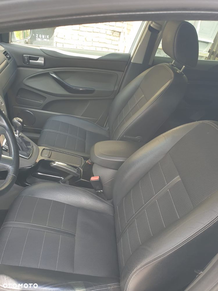 Ford Kuga 2.0 TDCi 2x4 Individual - 6