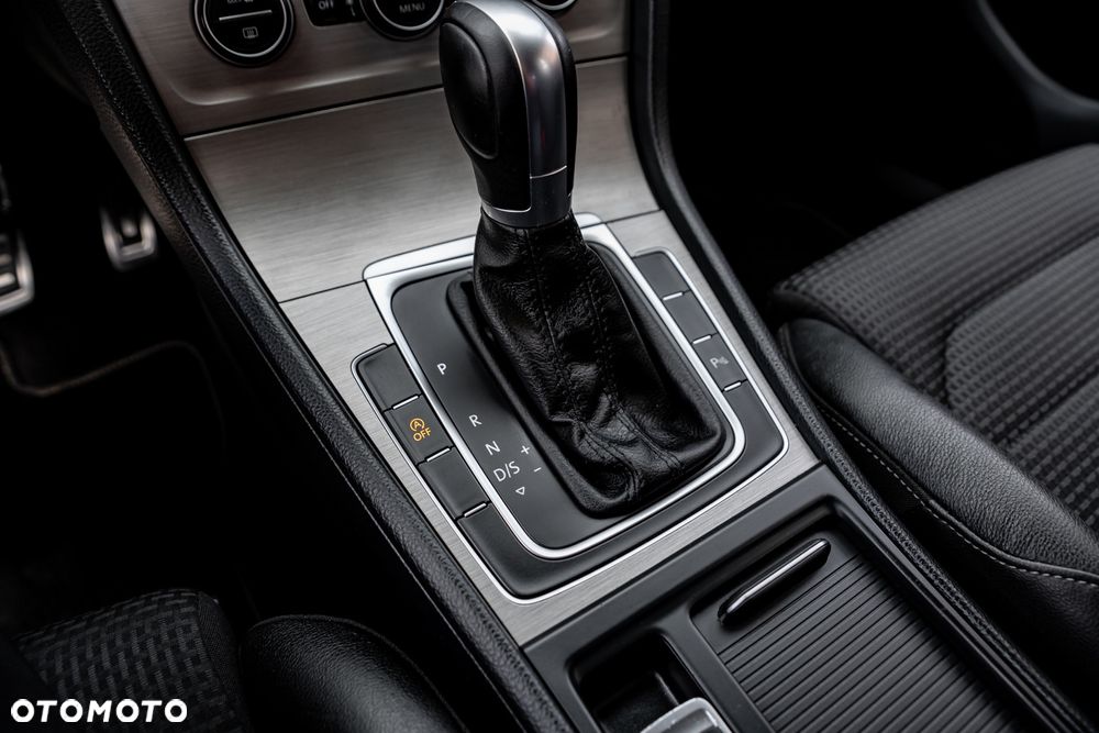 Volkswagen Golf 2.0 TDI BlueMotion Technology DSG Highline - 32