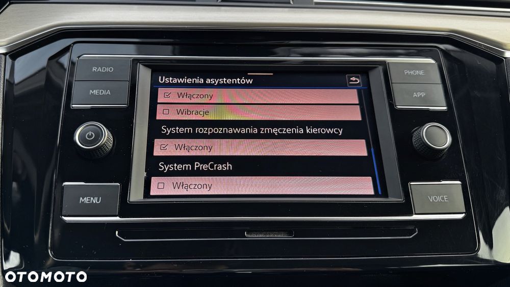 Volkswagen Passat 2.0 TDI SCR Style DSG - 23