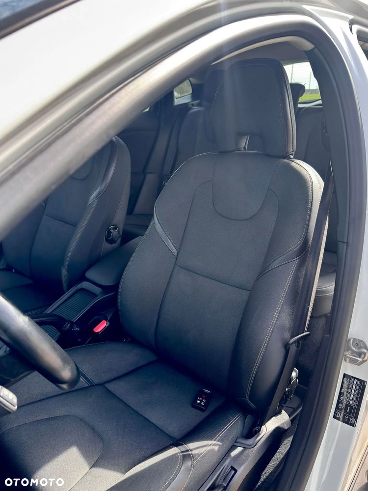 Volvo V40 Cross Country D3 Drive-E Momentum - 8