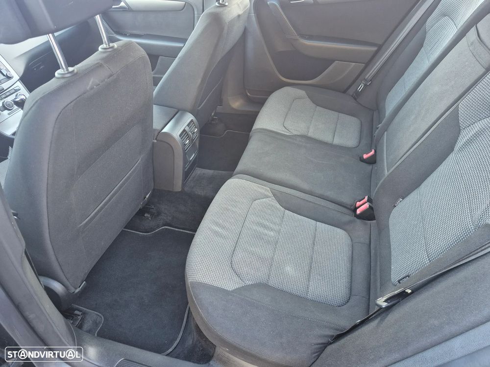 VW Passat Variant 1.6 TDI BlueMotion - 14