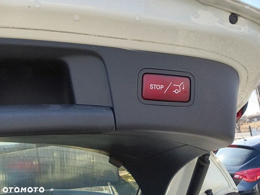 Mercedes-Benz GLA - 34