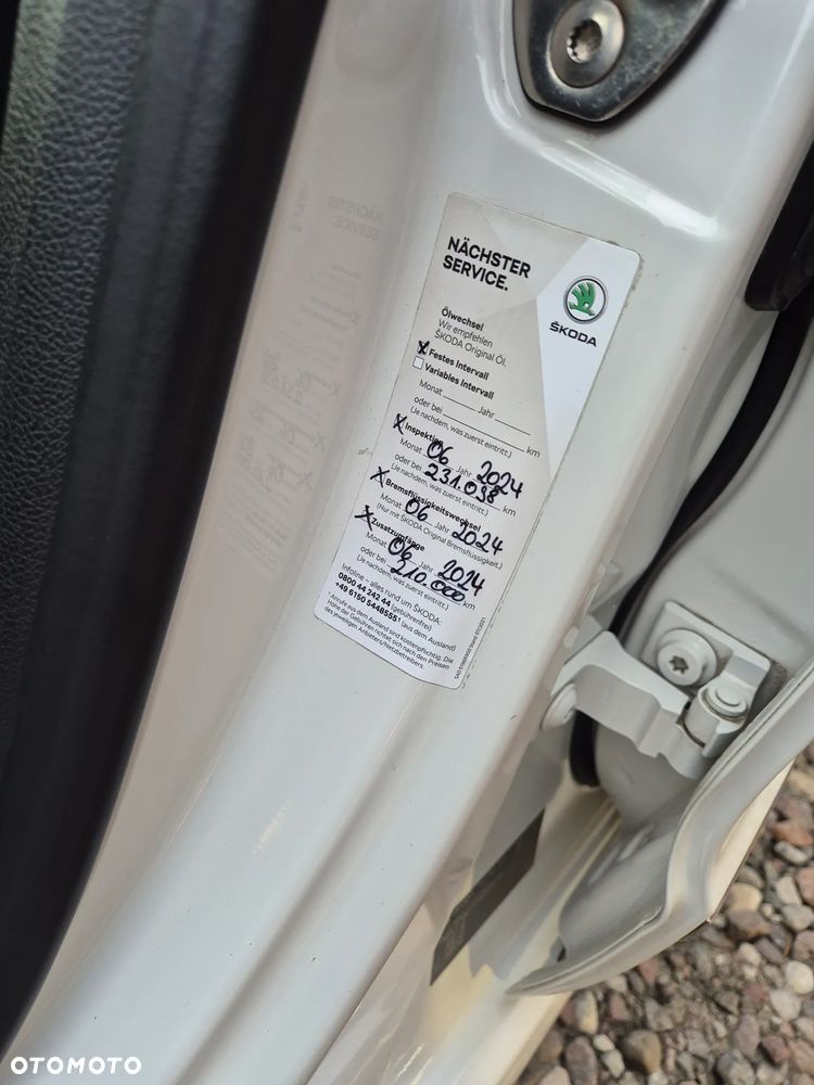 Skoda Superb 2.0 TDI Elegance DSG - 23