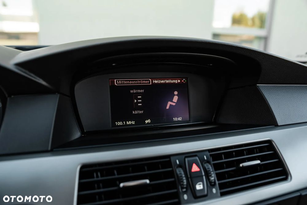 BMW Seria 5 525xi - 31