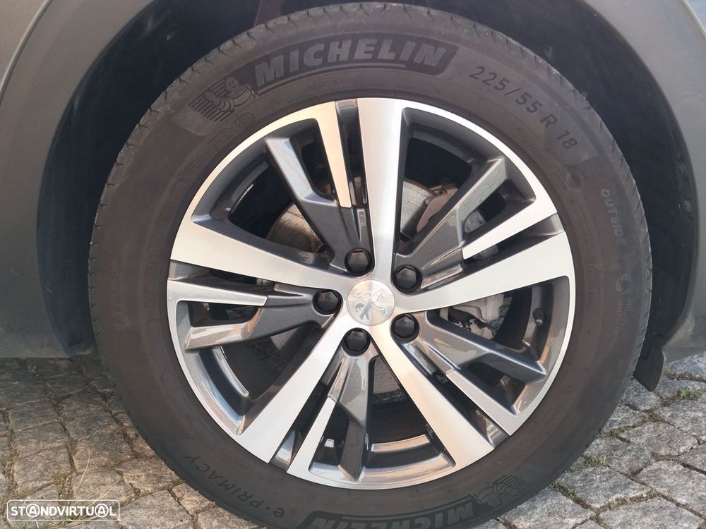Peugeot 5008 1.2 PureTech Allure Pack EAT8 - 17