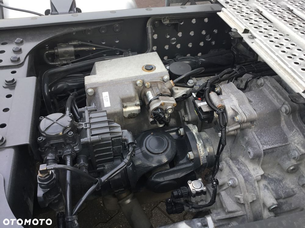 Mercedes-Benz ACTROS - 9