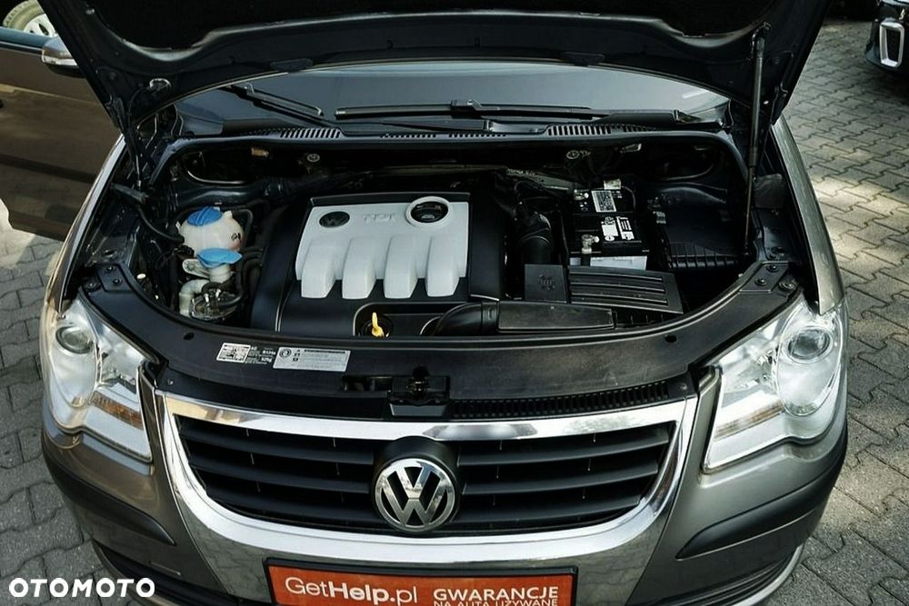 Volkswagen Touran - 12