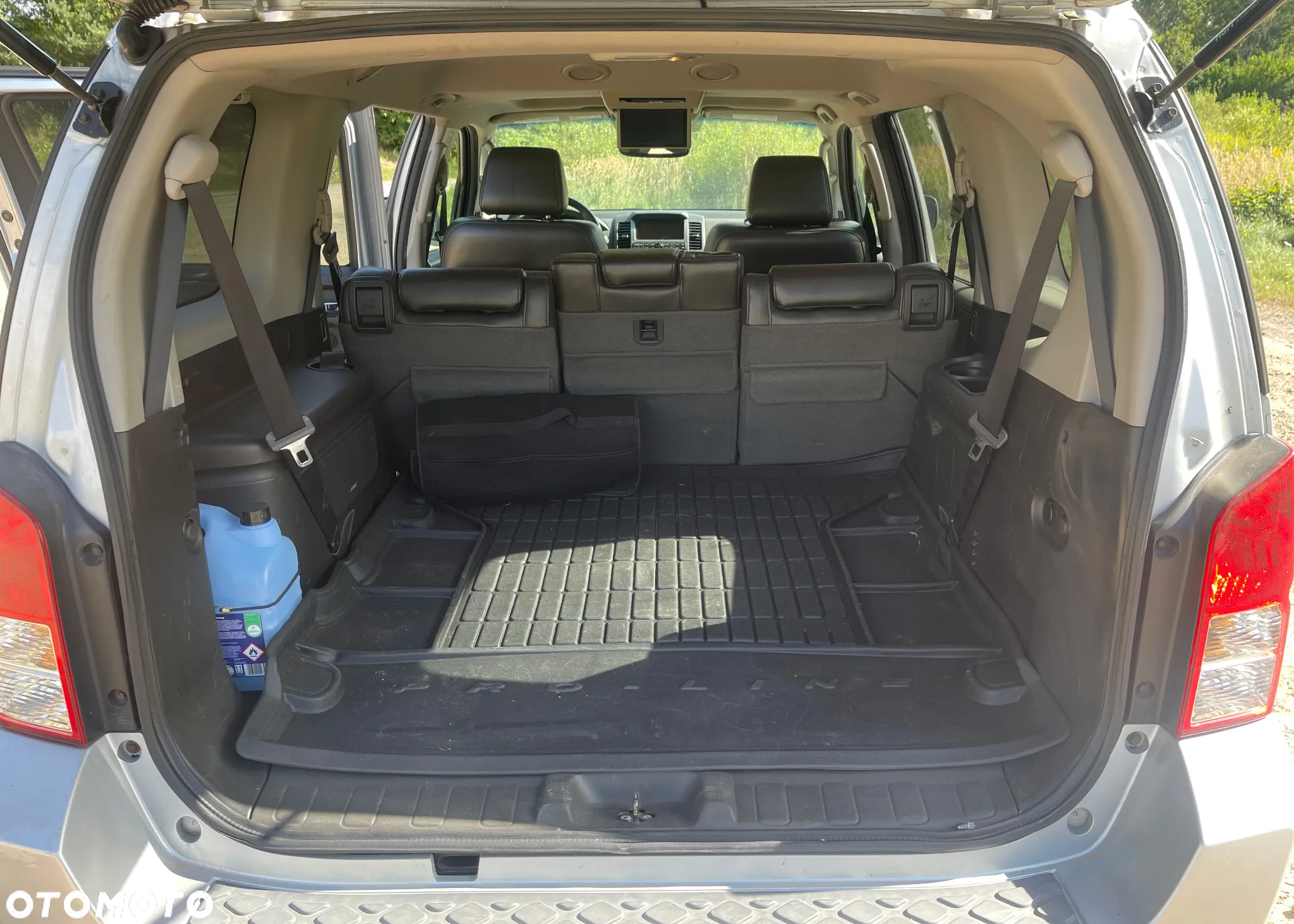 Nissan Pathfinder 4.0 V6 LE - 11
