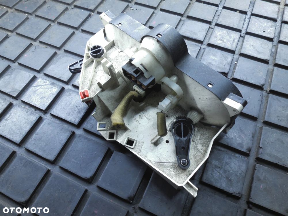PANEL KLIMATYZACJI MITSUBISHI CARISMA 9041704687 - 2
