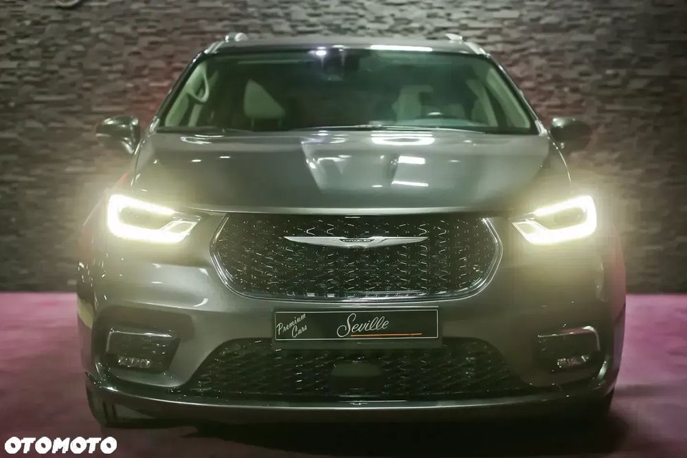 Chrysler Pacifica - 1